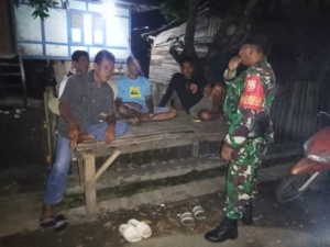 Babinsa Soriutu Jadi Teladan, Ajak Warga Bahu Membahu Jaga Kamtibmas