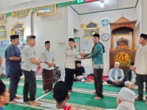 Pererat Silaturahmi, Bupati Dompu Bersama Danramil Hu’u Safari Ramadhan di Masjid Al Muhajirin