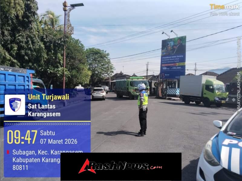 Unit Turjawali Sat Lantas melaksanakan Pengaturan dan Penjagaan di Pos 3 Patung Salak Jasri