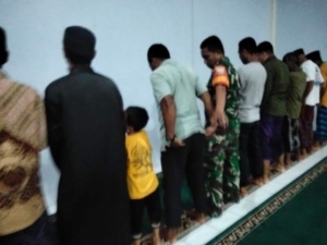 Sholat Subuh Berjamaah Babinsa Donggo Berjalan Aman dan Tertib