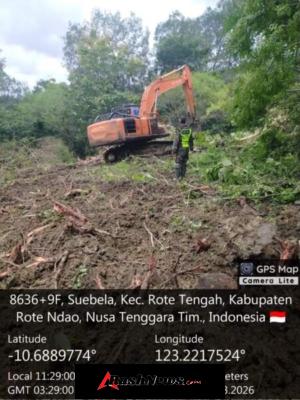 Bersama Pengurus Koperasi, Babinsa Awasi Pekerjaan Pondasi KDKMP Desa Suebela