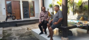 Dukung Program Penanganan Sampah, Bhabinkamtibmas Kesiman Petilan Cek Teba Modern di Rumah Kadus Batanbuah
