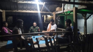 Babinsa Cempi Jaya Laksanakan Patroli Malam di Dusun Roi, Ajak Warga Tingkatkan Siskamling