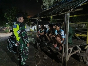 Ronda Malam Babinsa Desa Rasabou Hingga Desa Rada Berjalan Aman dan Harmonis