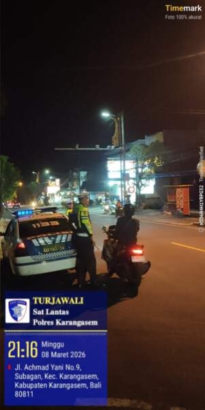 Unit Turjagwali Satlantas Polres Karangasem Laksanakan Patroli Barcode dan Blue Light