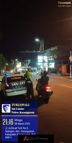 Unit Turjagwali Satlantas Polres Karangasem Laksanakan Patroli Barcode dan Blue Light