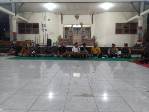 Babinsa Tusan Tekankan Pentingnya Jaga keamanan Dan Ketertiban Dalam Pengarakan Ogoh-Ogoh