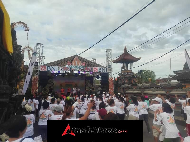 Babinsa Kamasan; Peringatan Peringatan Tapak Jejak Satu Abad  Keagungan Gelung Kori ( Candi Kurung )  Dan HUT Ke 46 STT Adi Manggala Diwarnai Jalan Santai Dan Pasar Murah