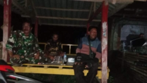 Patroli Malam Koramil 1628-04/Poto Tano, Warga Diingatkan Jaga Kamtibmas
