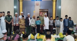 Pererat Silaturahmi Ramadhan, Danramil Aikmel Hadiri Peringatan Nuzulul Qur’an dan Santunan Anak Yatim