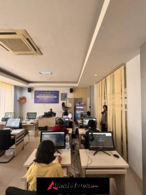 Dampingi Ujian Teori SIM, Satpas Polresta Denpasar Berikan Edukasi kepada Pemohon SIM