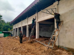 Perkuat Perekonomian Desa, Babinsa Dasan Anyar Pantau Koperasi Merah Putih