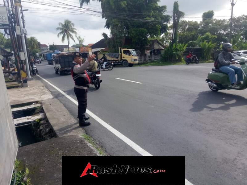 Strong Point Sore Hari, Polsek Abiansemal Pastikan Kelancaran Arus Lalu Lintas