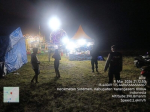 Personel Polsek Sidemen Lakukan Pengamanan Pasar Malam, Jaga Kamtibmas Tetap Kondusif
