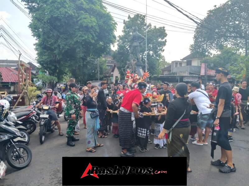 Babinsa Dampingi Generasi Muda Lestarikan Tradisi Ogoh-Ogoh Jelang Nyepi