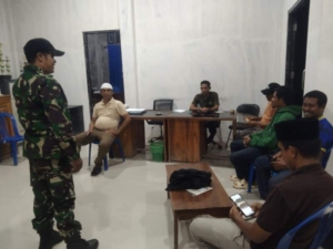Sertu Sudirman Aktif Amankan Desa Nowa Lewat Patroli Malam dan Diskusi Warga