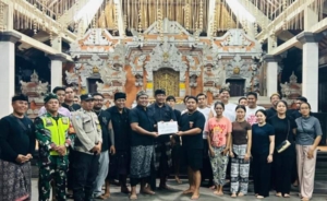 Dukung Generasi Muda Berkarya, Babinsa Batuan Dampingi Penyaluran Dana Desa untuk Ogoh-Ogoh