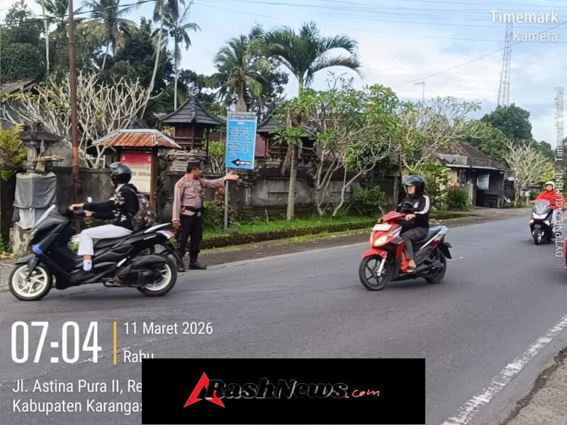 Personil Polsek Rendang Melaksanakan Pos Atensi Arus Lalu Lintas Cegah Laka Lantas