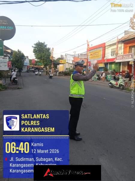 Personil Lantas Laksanakan Tugas Gatur Di BTN Taman Asri Karangasem Agar Arus Lalin Aman Lancar terkendali