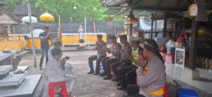 Kapolsek Kawasan Pelabuhan Benoa Sambangi Pura Prapat Nunggal, Perkuat Sinergi Jaga Kamtibmas.