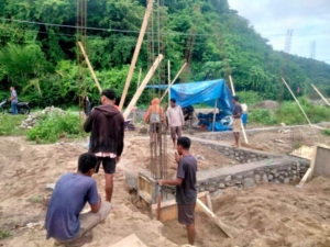 Babinsa Turun Langsung Pantau Pembangunan Koperasi Desa di Kecamatan Maurole