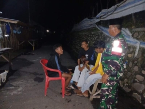 Patroli Malam TNI–Polri di Desa Daha, Remaja Diimbau Tidak Keluyuran Saat Ramadhan