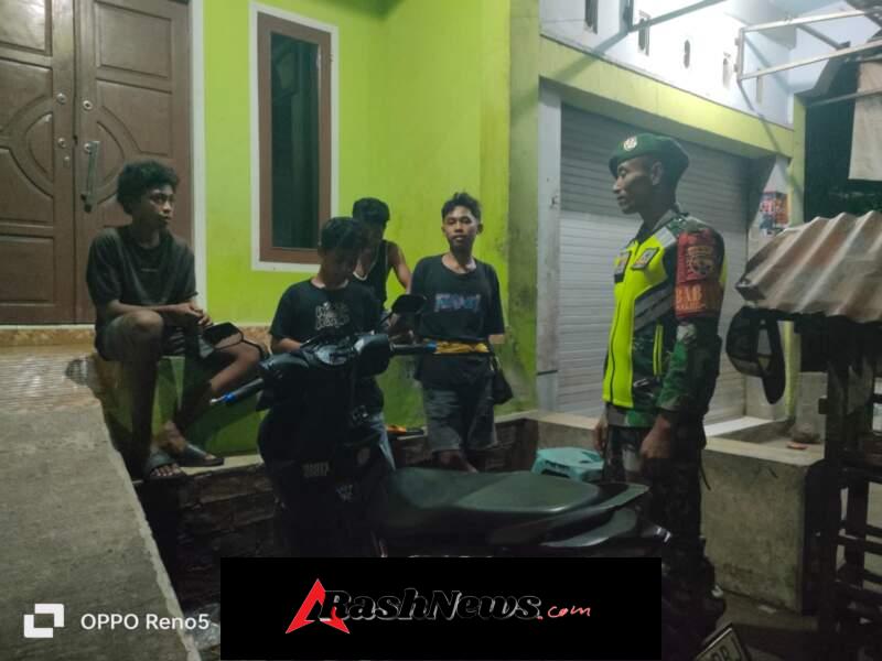 Jaga Kondusivitas Lingkungan, Babinsa Koramil Dompu Ronda Malam di Dusun Sarae