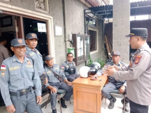 Melalui Jumat Curhat, Polsek Mengwi Ajak Linmas Werdi Bhuwana Jaga Kamtibmas