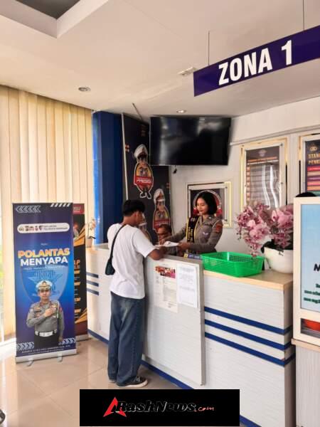 Personel Satpas SIM Polresta Denpasar Beri Pelayanan Humanis, Polantas Menyapa dan Permudah Masyarakat Urus SIM