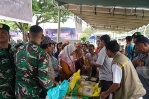 Korem 161/Wira Sakti Gelar Bazar Ramadan, Masyarakat Nikmati Sembako Harga Terjangkau