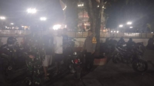 Peran Aktif Babinsa Karijawa Jaga Kamtibmas Lewat Patroli Ronda Malam Ramadan