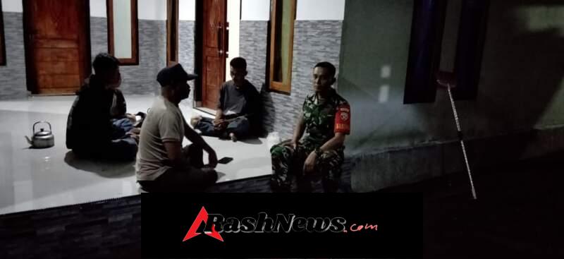 Babinsa Koramil 1615-03/Sambelia Gelar Patroli Malam di Desa Dadap, Ajak Warga Jaga Kamtibmas Selama Ramadhan