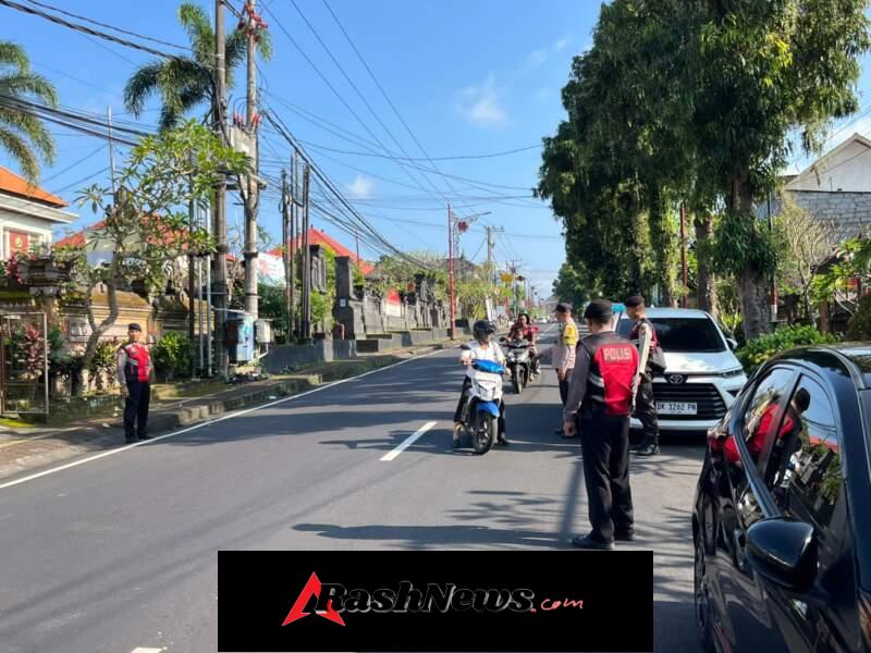 PERSONEL SAT SAMAPTA POLRES BANGLI AMANKAN IBADAH MINGGU DI GEREJA MARGA RAHAYU, WUJUD TOLERANSI DAN PELAYANAN POLRI