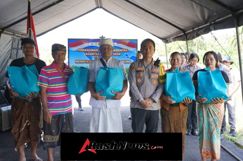 Polres Gianyar Gelar Program Minggu Kasih dengan Penanaman Bibit Jagung dan Penyerahan Bansos di Pejeng Kaja