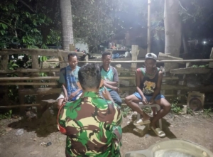 Peran Aktif Babinsa di Hu’u, Patroli Ronda Malam Sekaligus Edukasi Warga
