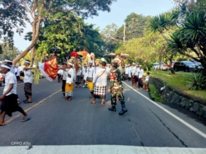 Babinsa Pikat Kawal Melasti Tunjukkan Sinergi Dan Pelestarian Budaya Dalam Balutan Kebersamaan