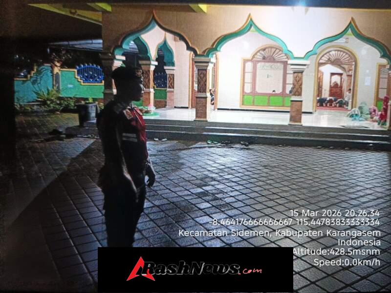 Polsek Sidemen Laksanakan Pengamanan Sholat Tarawih, Ciptakan Kamtibmas di Wilkum Polsek Sidemen