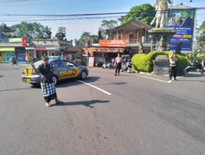 Polsek Abiansemal Gelar Personel Amankan Kegiatan Melasti Masyarakat Di Kecamatan Abiansemal