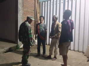 Babinsa Koramil 1608-07/Monta Tingkatkan Keamanan Lewat Patroli Ronda Malam