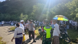 Babinsa Kokarlian Dampingi dan Amankan Upacara Melasti Umat Hindu Sambut Nyepi 1948 Saka