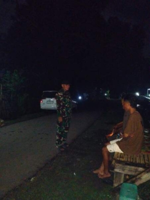Peran Babinsa di Dompu, Ronda Malam Jadi Sarana Edukasi dan Pengamanan