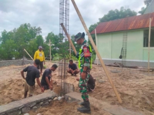 Babinsa Maurole Pantau Keamanan dan Progres Pembangunan Koperasi Desa di Niranusa