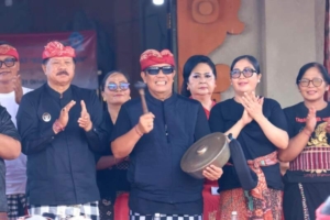 Pawai Ogoh-Ogoh Desa Adat Kota Tabanan Gaungkan Nyepi Damai dan Tabanan Bersih
