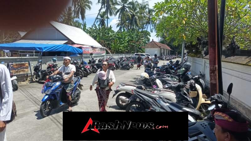 Koramil Dan Polsek Nusa Penida Turun Langsung Amankan Persembahyangan Warga Di Pura Ped