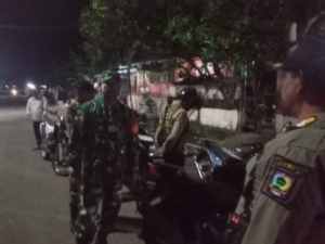 Sertu Marhaban Turun Langsung, Amankan Malam Takbiran di Desa Marada