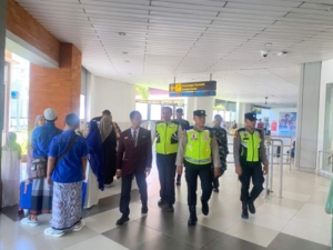 Wujudkan Bandara Aman dan Kondusif, Satgas Preventif Ops Ketupat Agung Polres Bandara Patroli di Terminal Domestik