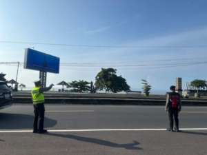 Pemeriksaan di Yeh Malet, Sat Lantas Polres Karangasem Laksanakan Pengaturan