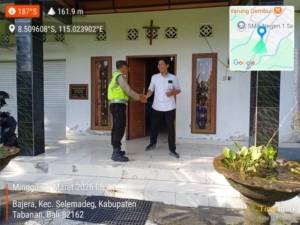 Polsek Selemadeg Pengamanan Ibadah Minggu Umat Kristen 2 Tempat di Desa Bajera