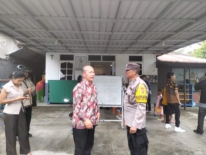 Bhabinkamtibmas Desa Baturiti Laksanakan Pengamanan Ibadah Mingguan Umat Kristen Berjalan Aman