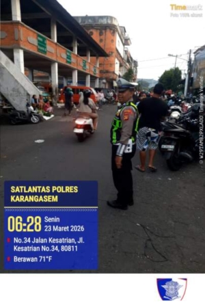 Sat Lantas laksanakan Pengaturan di Pasar Amlapura